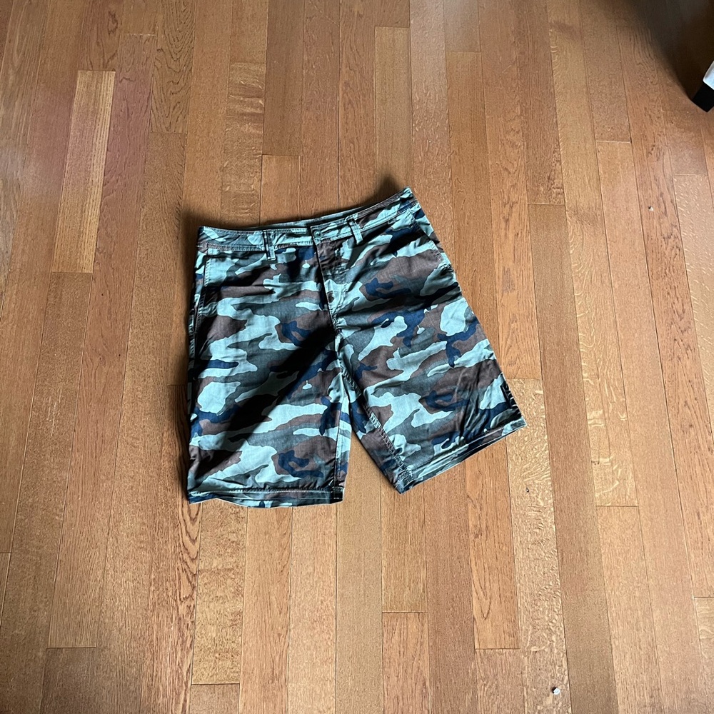Vans camo hybrid shorts